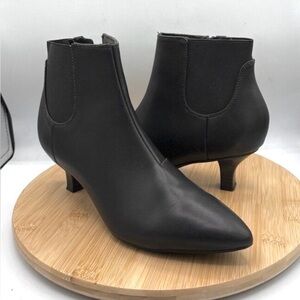 Clarks Kepley Erin Black Leather Bootie Side Zip Point Toe Kitten Heel 10M